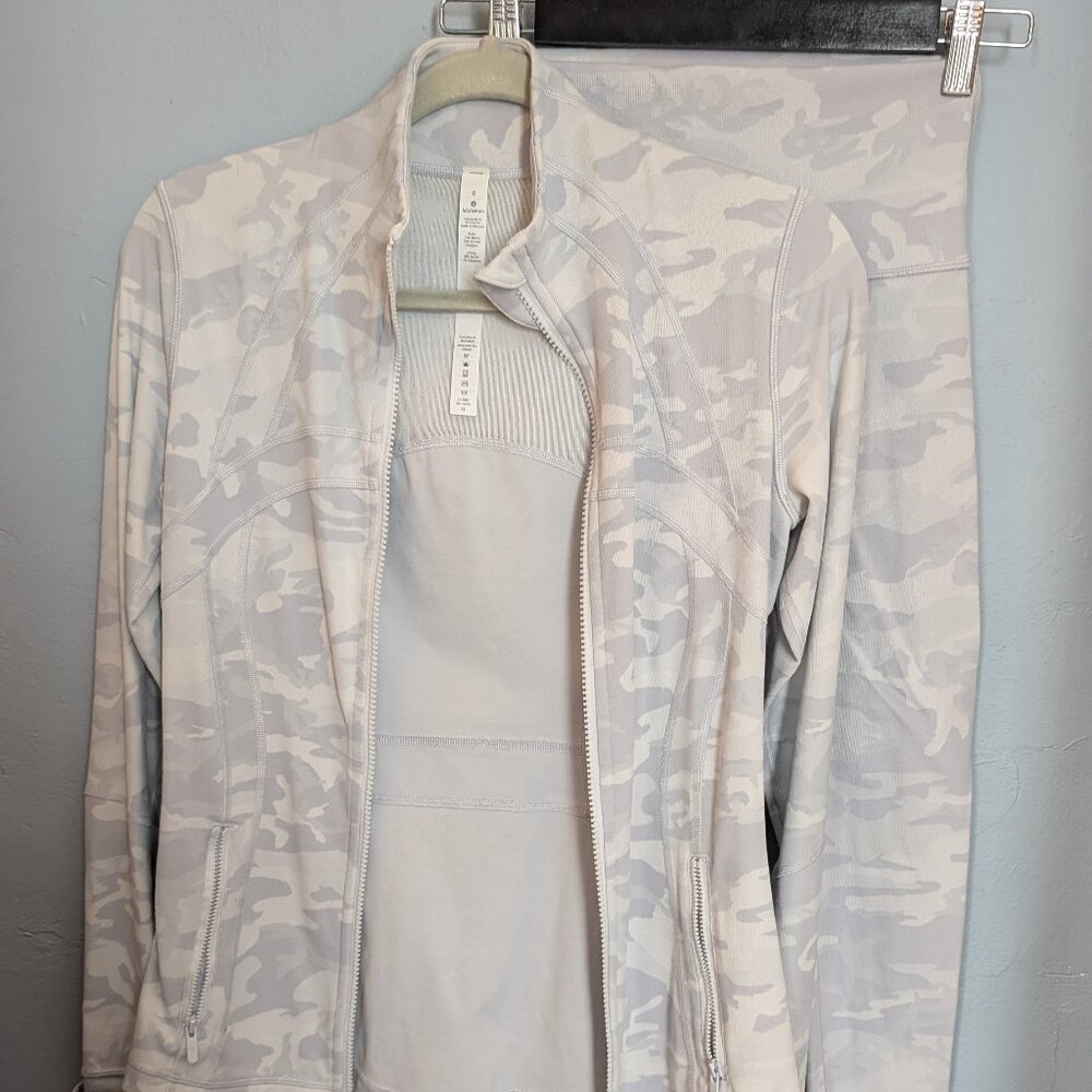 📸🫰🏼Lululemon Jacket + Leggings Set White Camo